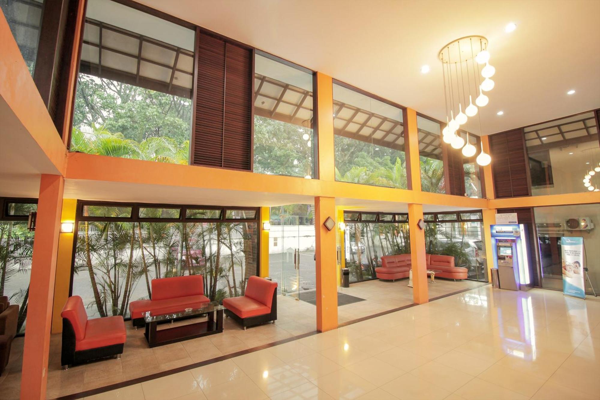 Collection O 295 Grha Ciumbuleuit Guest House Bandung Eksteriør billede