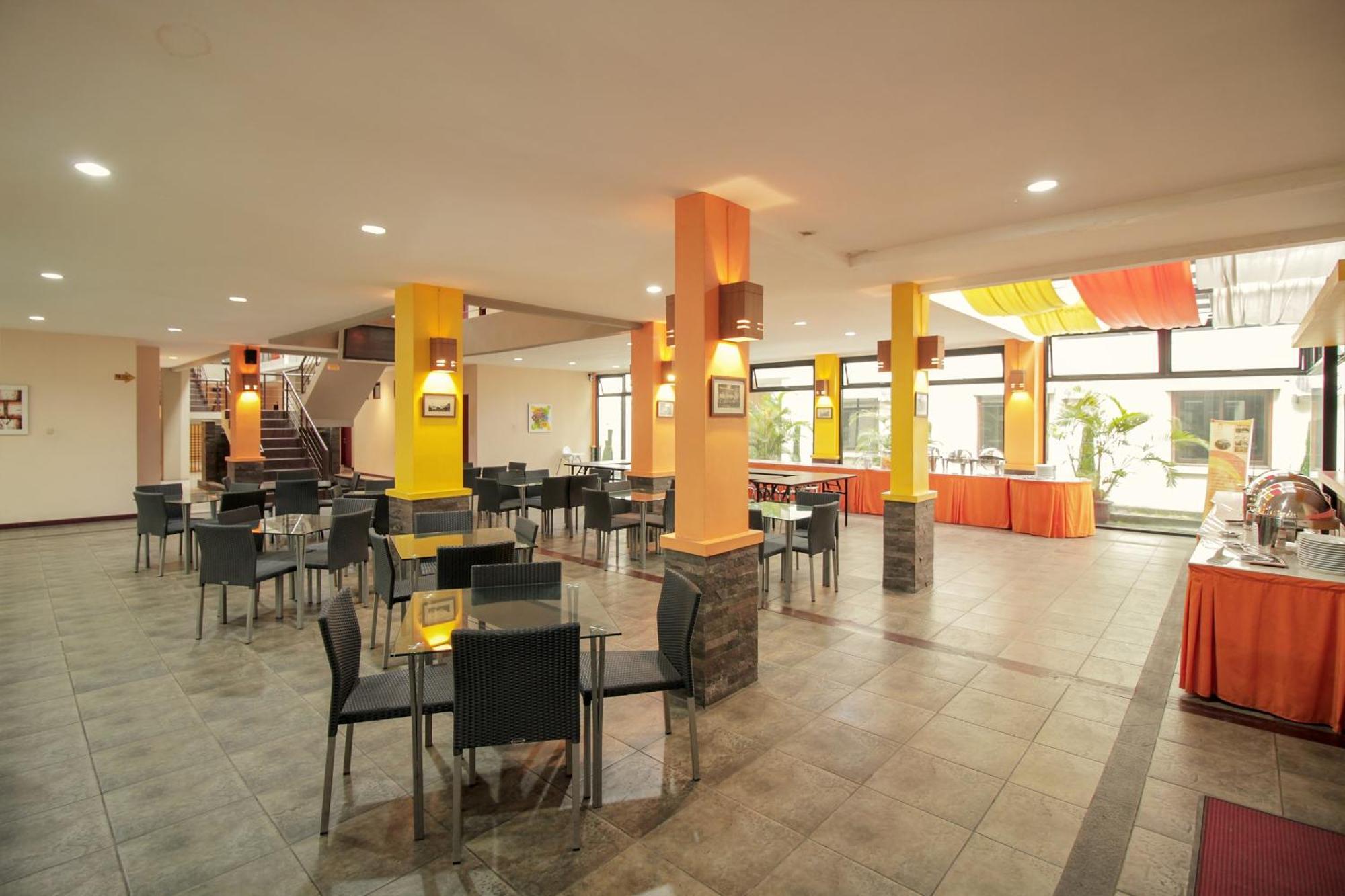 Collection O 295 Grha Ciumbuleuit Guest House Bandung Eksteriør billede