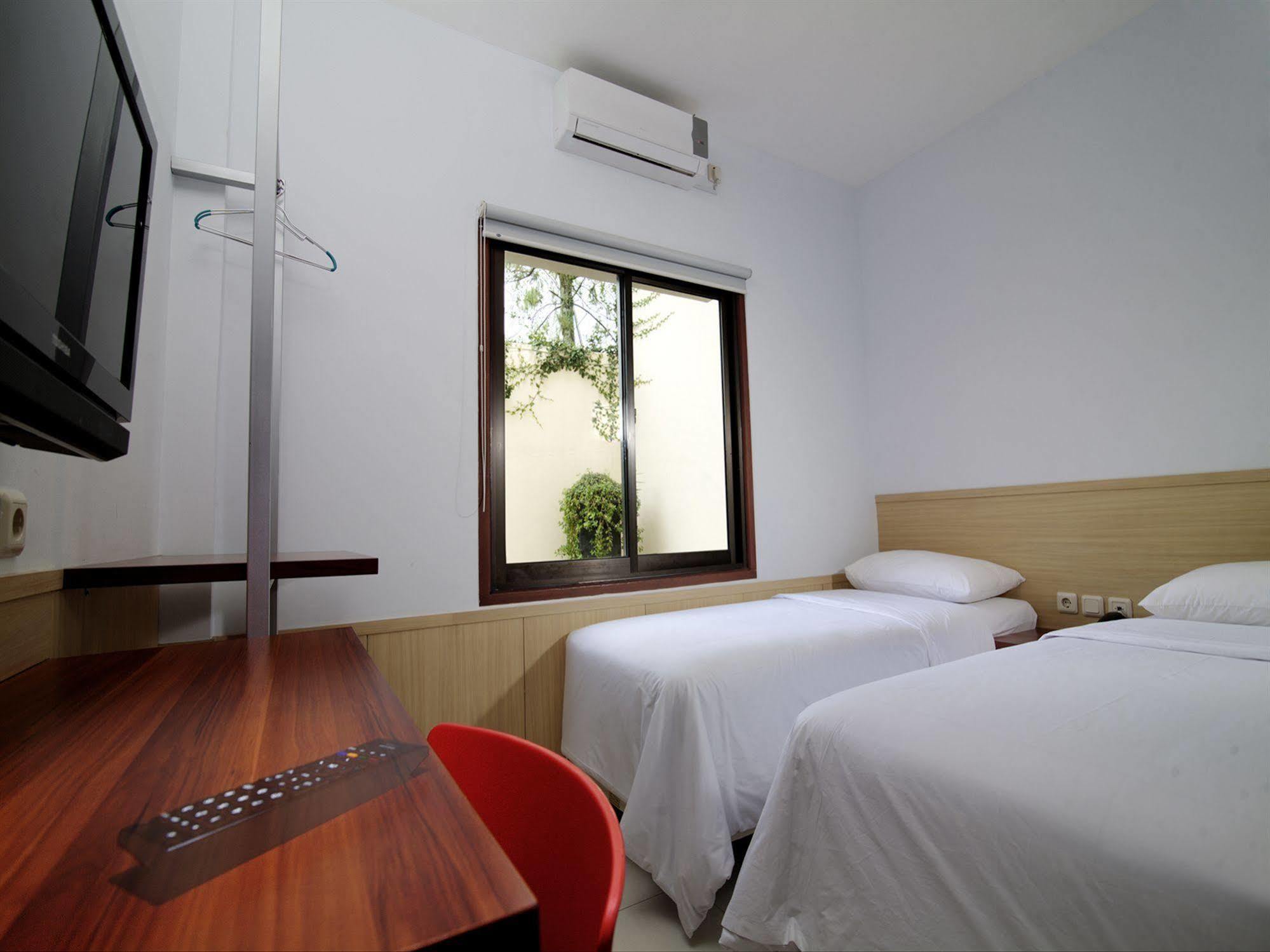 Collection O 295 Grha Ciumbuleuit Guest House Bandung Eksteriør billede