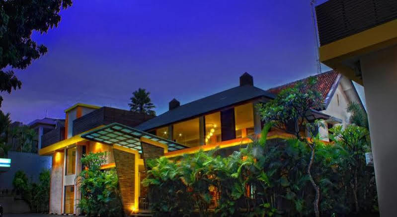 Collection O 295 Grha Ciumbuleuit Guest House Bandung Eksteriør billede